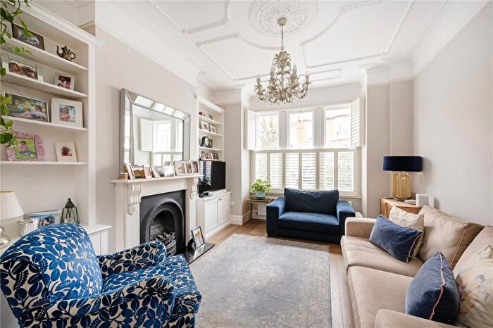 5 Bedroom Terraced House For Sale In Kyrle Road, Between The Commons, SW11