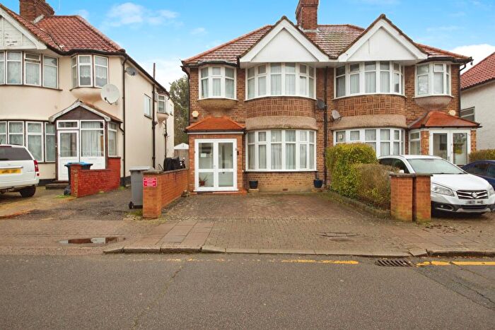 4 Bedroom Semi Detached House For Sale In Chestnut Grove, Wembley, HA0