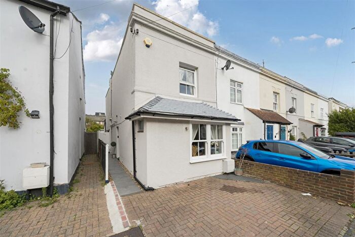 3 Bedroom End Terrace House For Sale In Cleaveland Road, Surbiton, KT6