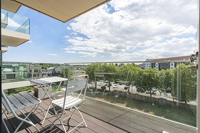 1 Bedroom Flat To Rent In Hamond Court, Queenshurst Square, Kingston Upon Thames, Surrey, KT2