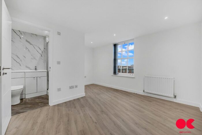 2 Bedroom Flat To Rent In Spring Gardens, Romford, RM7