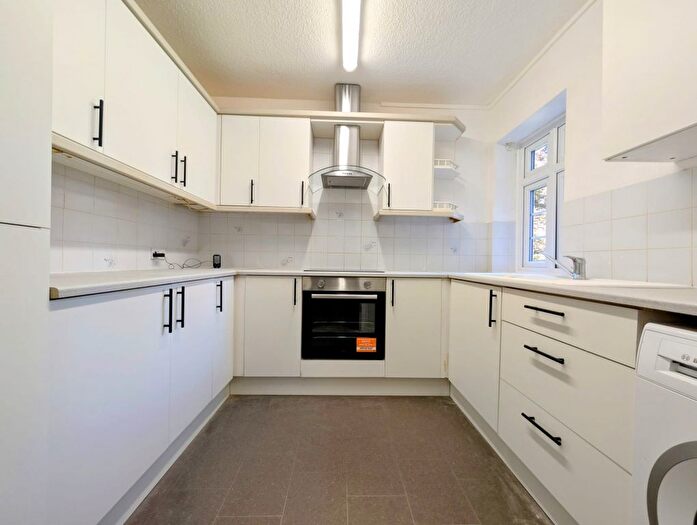 2 Bedroom Flat To Rent In Bed – Lea Court, Heaton Moor Road, Stockport – Copy, SK4