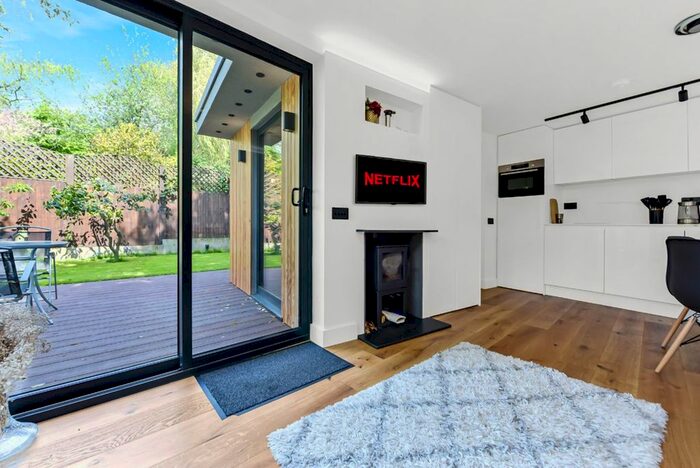 1 Bedroom Flat To Rent In Woodside Avenue, London, N6