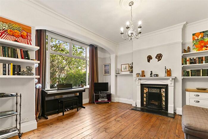 3 Bedroom Semi-detached House For Sale In Glencairn Road, London, SW16