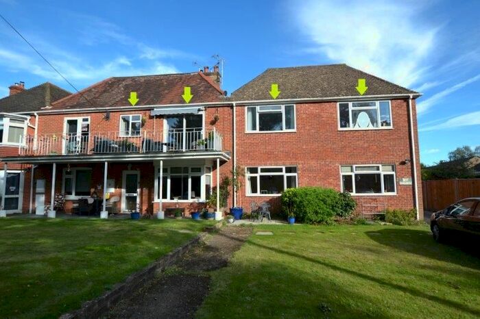 3 Bedroom Maisonette For Sale In Golf Lane, Whitehill GU35