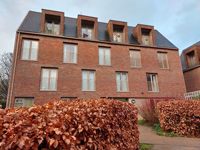 2 Bedroom Flat To Rent In Grover Close, Hemel Hempstead, HP2