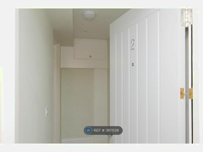 2 Bedroom Flat To Rent In High Street, Andover, SP10