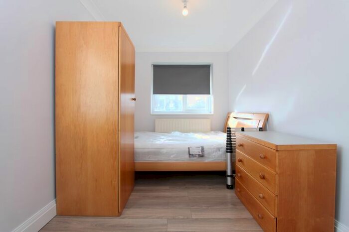 Studio To Rent In Hazelmere Road, Northolt UB5