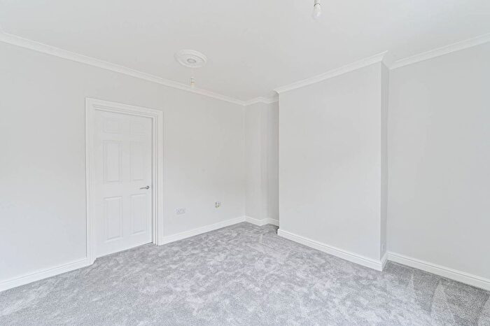 2 Bedroom Flat For Sale In Congleton Grove, Plumstead, London, SE18