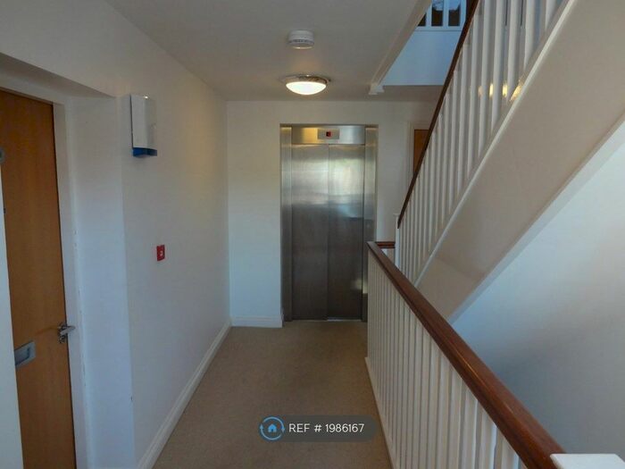 2 Bedroom Flat To Rent In Church Farm, Wirral, CH63