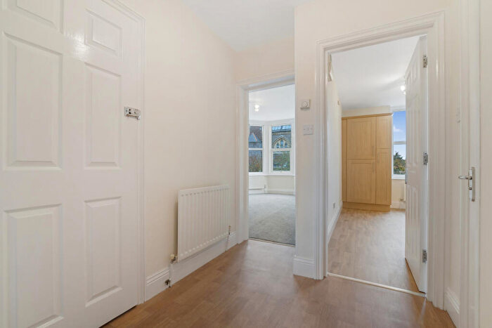 2 Bedroom Flat For Sale In Locking Road, BS23