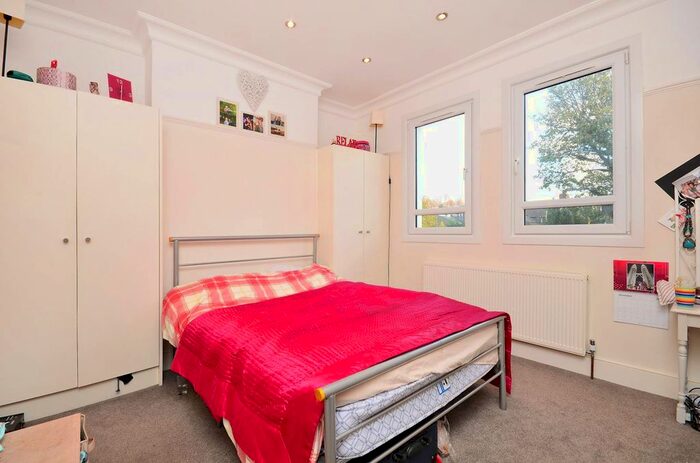 2 Bedroom Flat To Rent In Merton Road, South Wimbledon, London, SW19