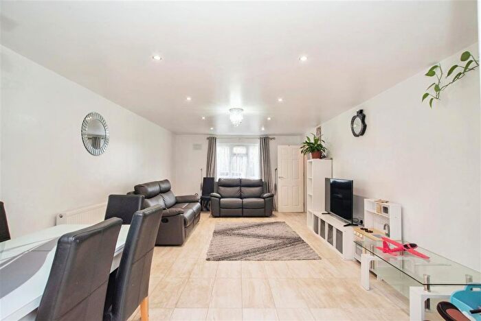 4 Bedroom Property To Rent In Peascroft Road, Hemel Hempstead, HP3