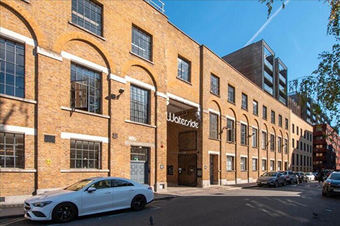 1 Bedroom Duplex For Sale In Waterside, Angel, N1