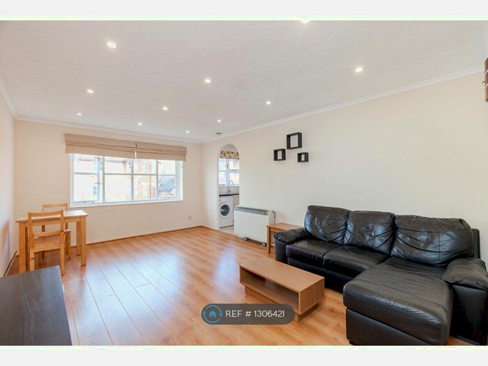 2 Bedroom Flat To Rent In Gainsborough Court, London SE16