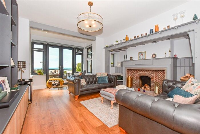 4 Bedroom Terraced House For Sale In Cannongate Road, Hythe, Kent, CT21