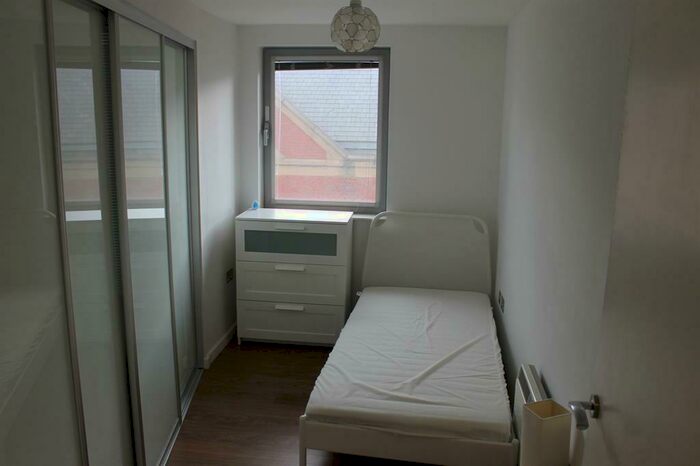 2 Bedroom Flat To Rent In Basilica, Leeds, LS1