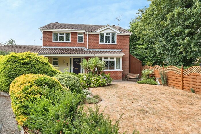 4 Bedroom Detached House For Sale In Lark Close, Buckingham, MK18