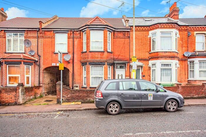 1 Bedroom Flat To Rent In Vicarage Road, Watford, WD18