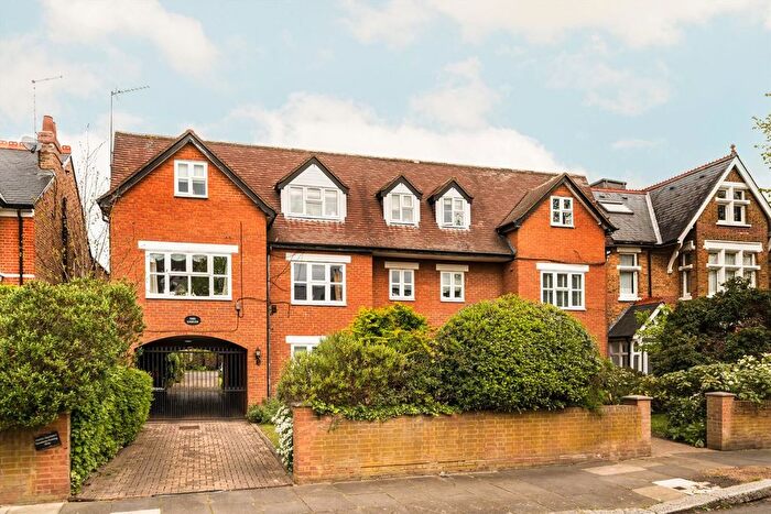 2 Bedroom Flat For Sale In Waldeck Road, Ealing, W13