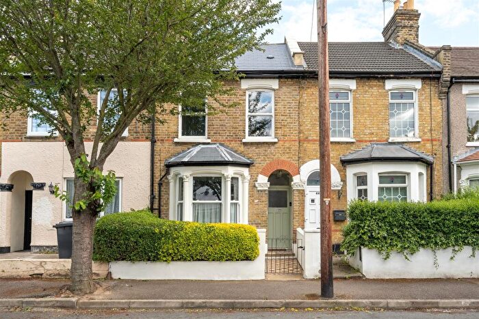 3 Bedroom House For Sale In Devonshire Close, Stratford, E15