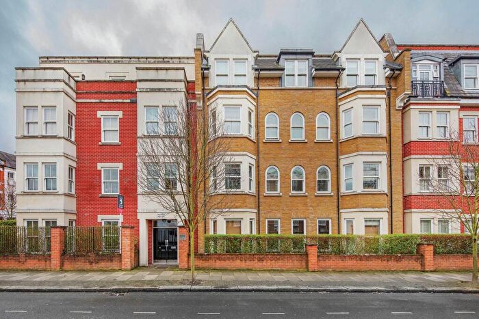 1 Bedroom Flat To Rent In Wendle Square, Battersea, London, SW11