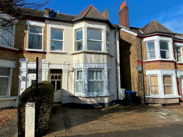 Flat To Rent In Burgoyne Road, London, SE25