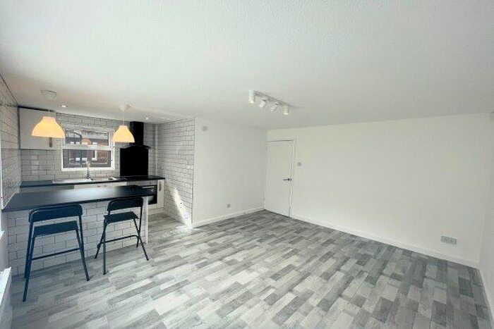 2 Bedroom Bungalow To Rent In Fairmead Close, Nottingham, NG3