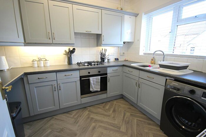 2 Bedroom End Of Terrace House To Rent In Kingsley Meadows, SS12