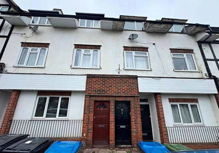 1 Bedroom Flat For Sale In A Gilders Road, Chessington, Surrey, KT9