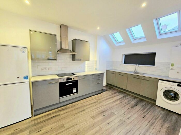3 Bedroom Flat To Rent In Anson Road, Willesden Green, NW2