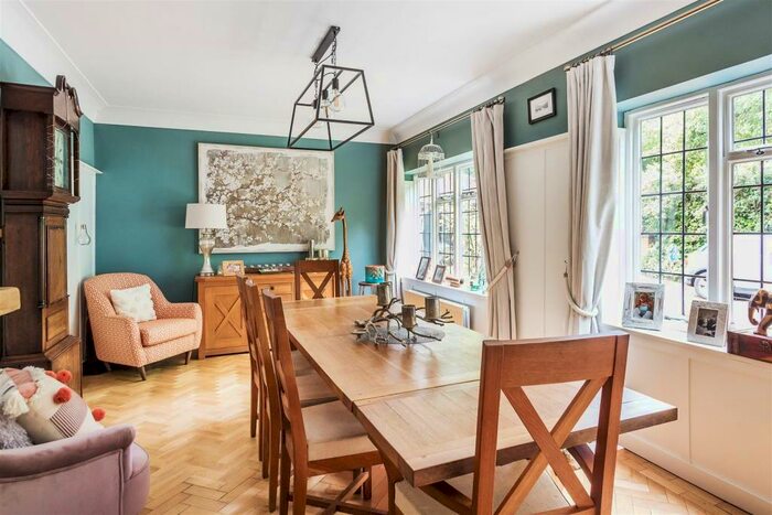 4 Bedroom Detached House For Sale In Newdigate Road, Beare Green, Dorking, RH5
