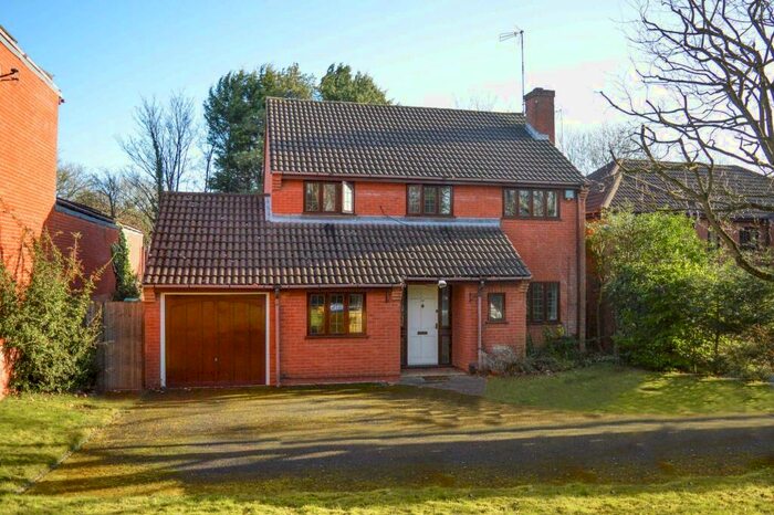 4 Bedroom Detached House To Rent In Carisbrooke Road, Knighton, Leicester, LE2
