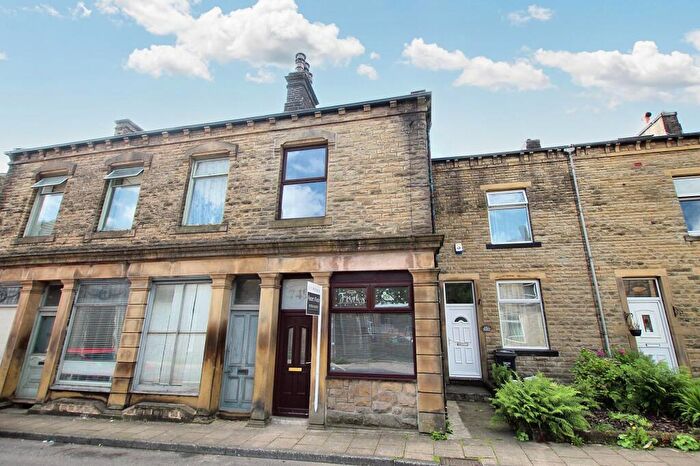 4 Bedroom Town House To Rent In Burnley Road, Todmorden, OL14