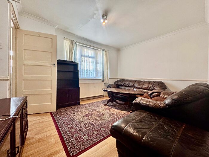 4 Bedroom Semi-Detached House To Rent In Hampden Road, Harrow, HA3