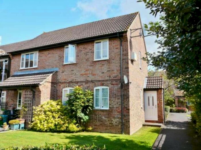 2 Bedroom Maisonette To Rent In Wessex Close, Hungerford, RG17