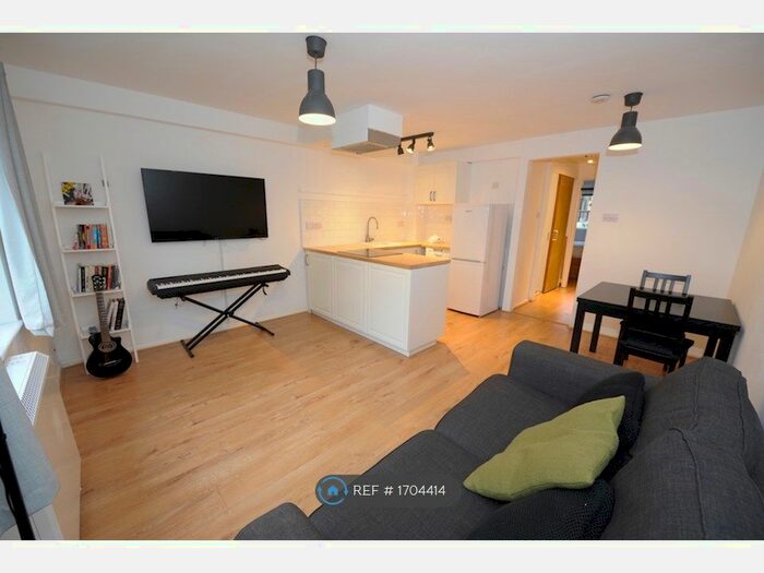 1 Bedroom Flat To Rent In Swallow Drive, London, NW10