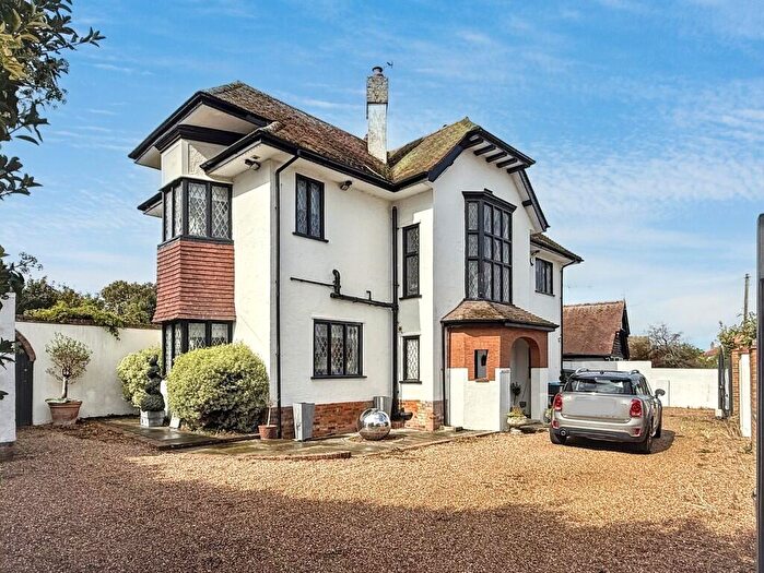 4 Bedroom Detached House For Sale In First Avenue, Broadstairs, CT10