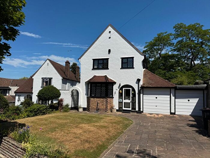 4 Bedroom Detached House For Sale In Lynwood Grove, Orpington, BR6