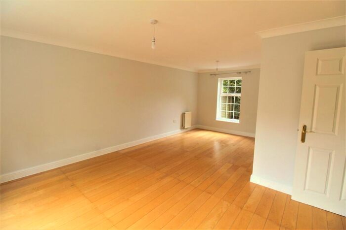 2 Bedroom Apartment To Rent In Maunder Close, Chafford Hundred, Grays, RM16