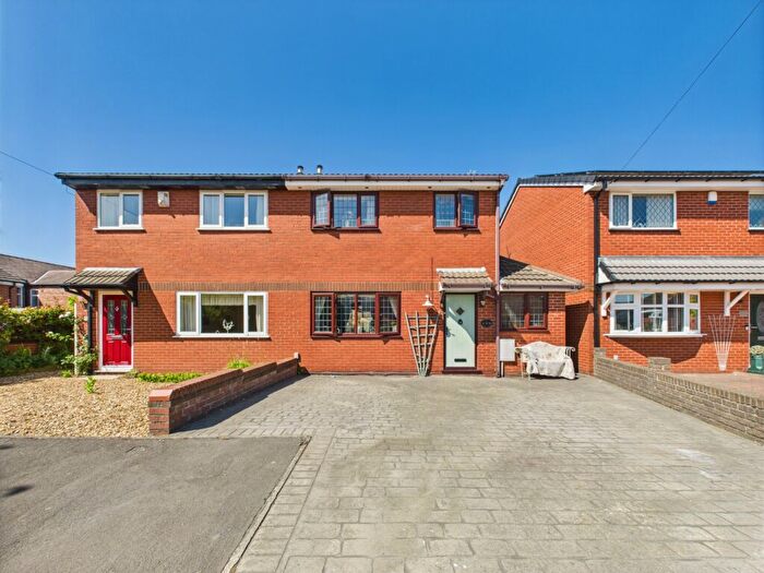 3 Bedroom Semi-Detached House For Sale In The Bowlings, Springfield, Wigan, WN6