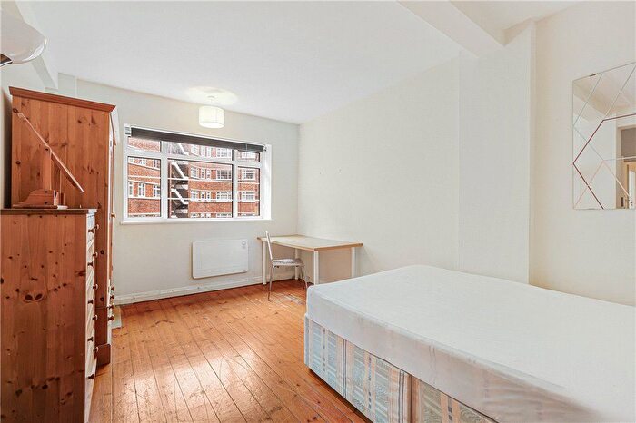 3 Bedroom Flat To Rent In West Kensington Court, Edith Villas, London, W14