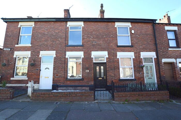 2 Bedroom Terraced House For Sale In Stockport Road, Gee Cross, SK14