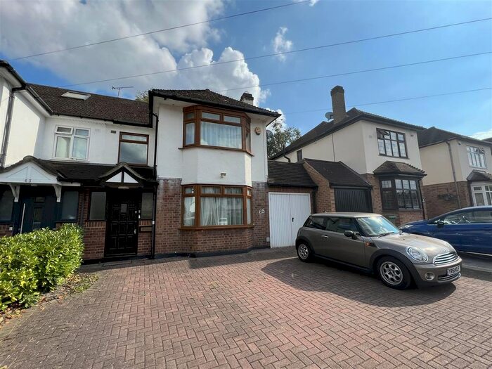 3 Bedroom Semi-detached House For Sale In Friars Avenue, Shenfield, Brentwood, CM15