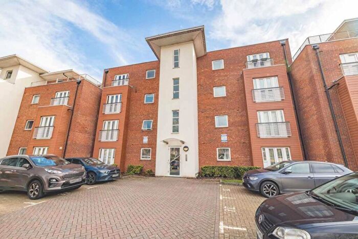 2 Bedroom Apartment For Sale In Hawkes Close, Langley, SL3