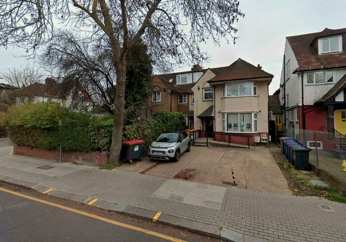 2 Bedroom Apartment To Rent In Finchley Road, Golders Green, NW11