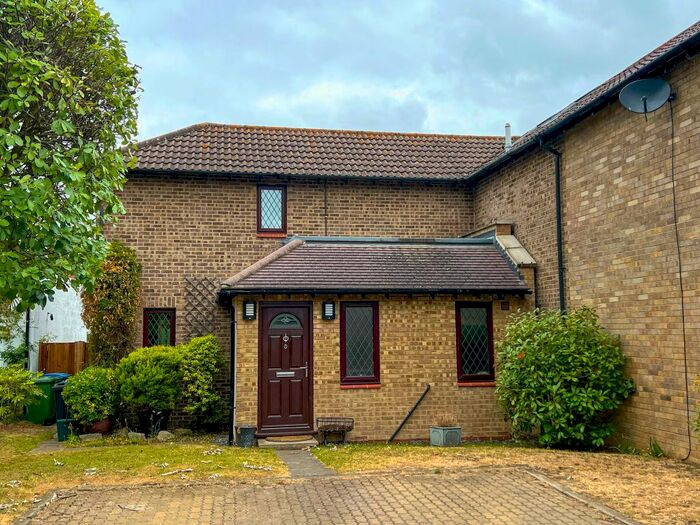 2 Bedroom Semi-Detached House To Rent In Kings Chase, East Molesey, KT8