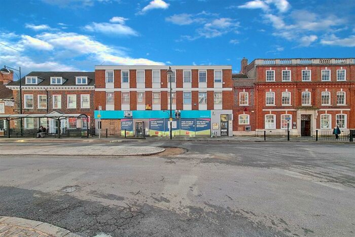 1 Bedroom Flat To Rent In High Street, High Wycombe, HP11