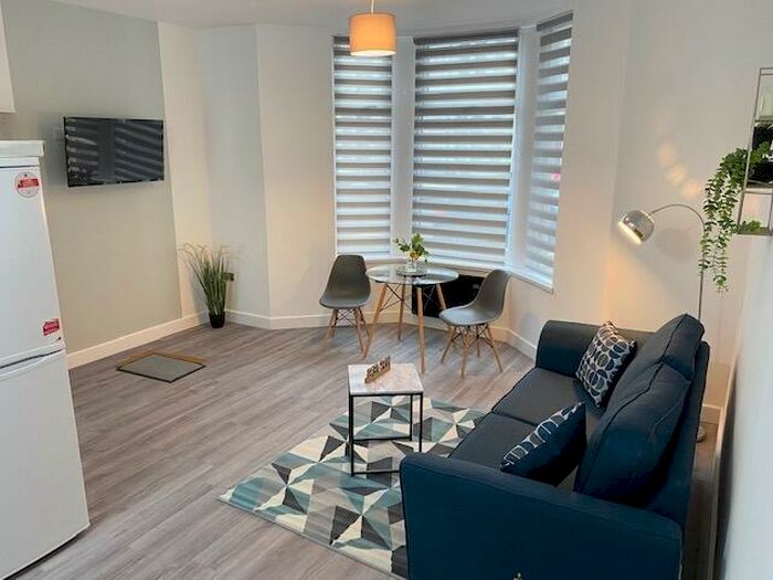 1 Bedroom Flat To Rent In Princes Street, Cardiff, CF24