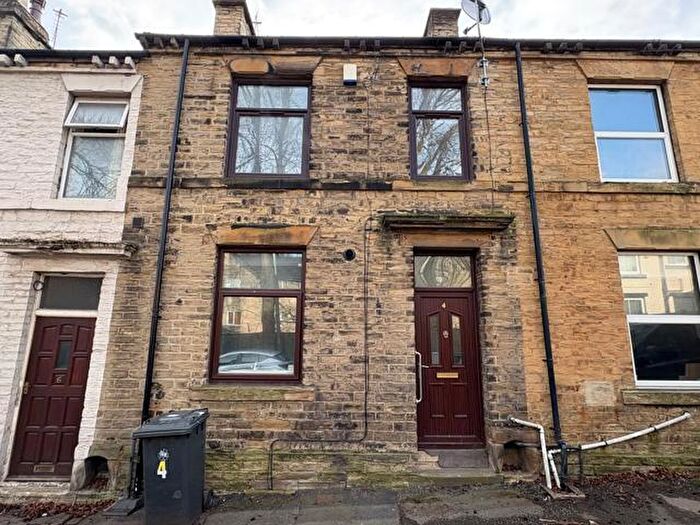 2 Bedroom Terraced House To Rent In Valley Road, Cleckheaton, BD19